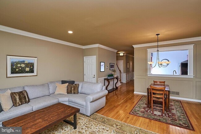 Building Photo - 138 Whispering Oaks Dr