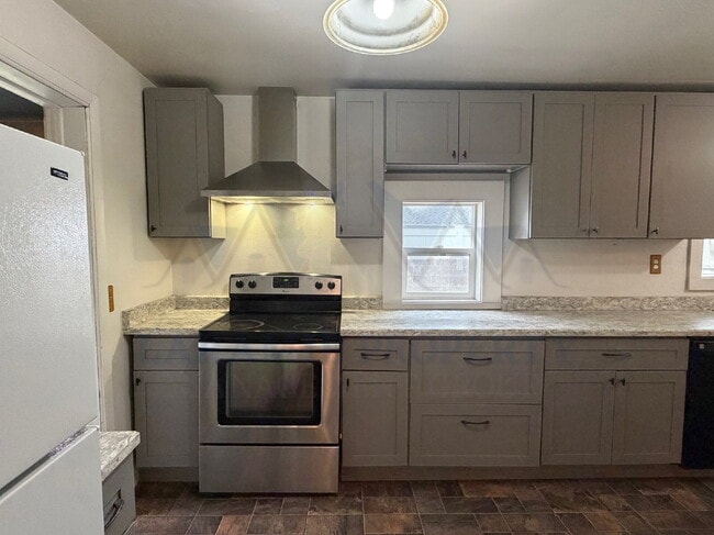 Building Photo - Updated 2 Bedroom Near LaPrele Park