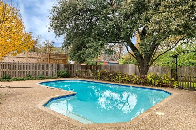 Building Photo - 5624 Charlott St