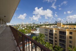 Building Photo - 806 N Miami Beach Blvd