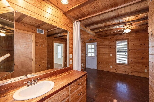 Building Photo - 105 Ridge Oak Dr