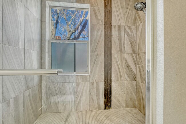 Building Photo - 534 S Lincoln St