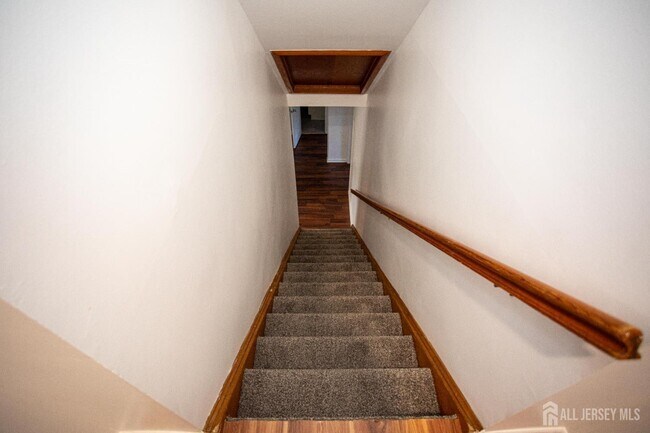 Building Photo - 32 Heston Ave