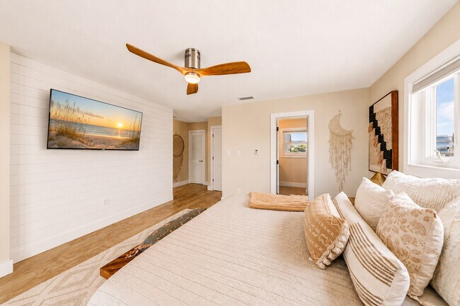 Building Photo - 318 Bream Ave