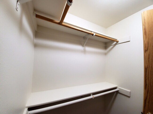 Building Photo - Maurina1