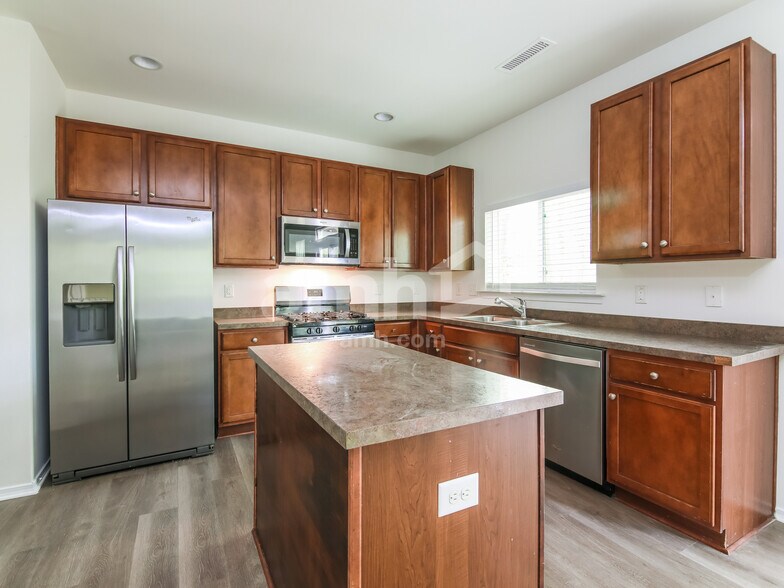Building Photo - 5900 Spring Glen Ln