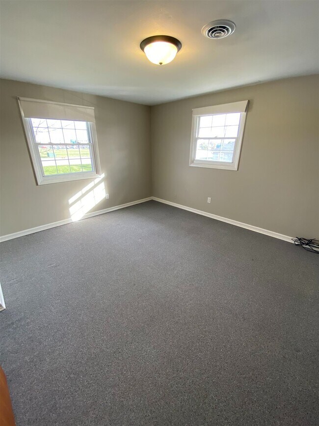 Building Photo - 10217 Auburn Rd