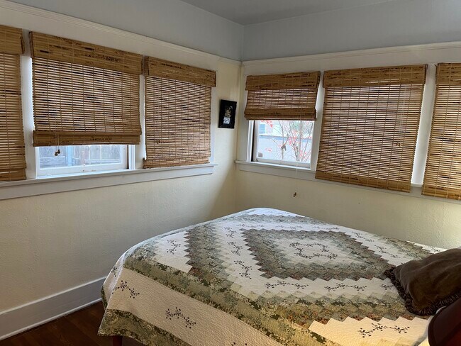 Building Photo - 316 E Colorado Blvd