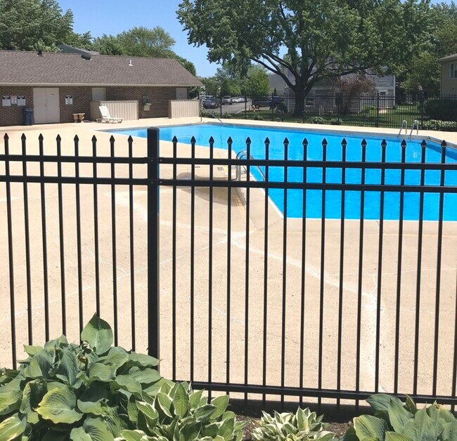 Building Photo - 362 Farmington Ln