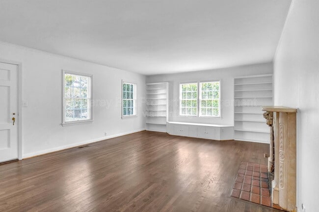 Building Photo - 84 Vía Del Pinar