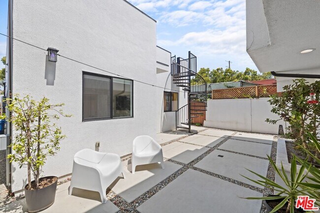Building Photo - 3170 Glenmanor Pl