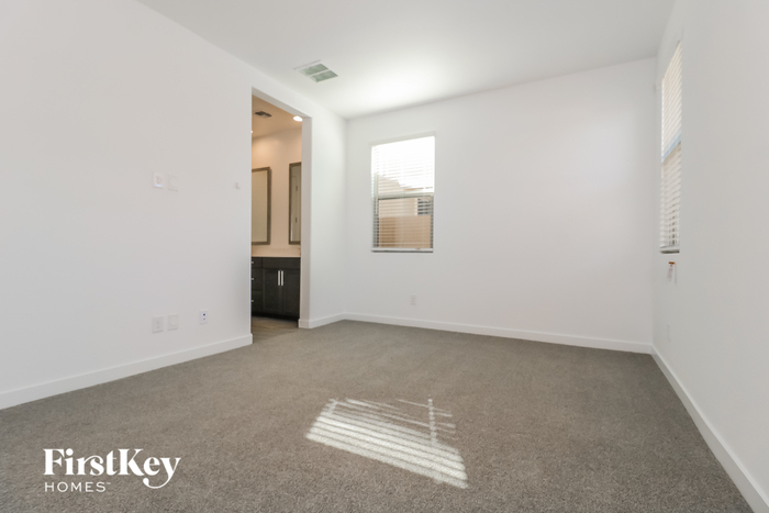 Building Photo - 5848 N 89th Dr