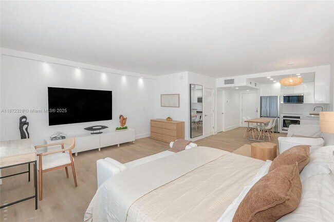 Building Photo - 2301 Collins Ave