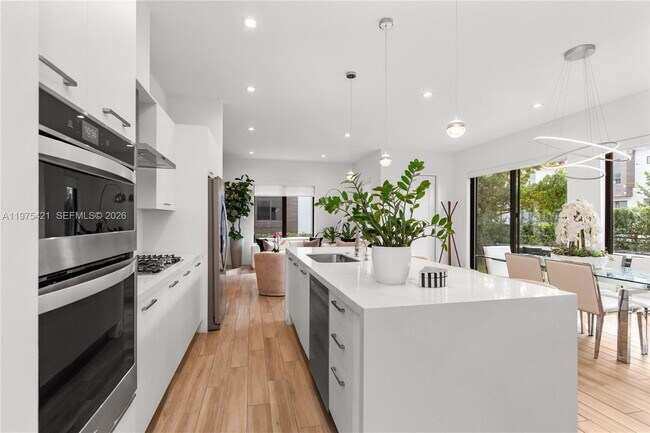 Building Photo - 4301 NW 81st Ct