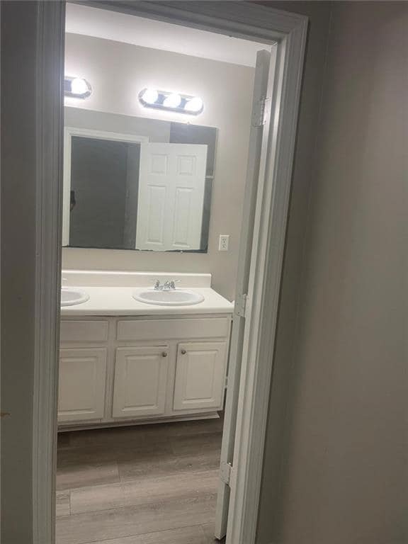 Building Photo - 1736 Devon Dr