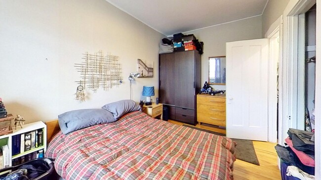 Interior Photo - 1331-41 W. Addison