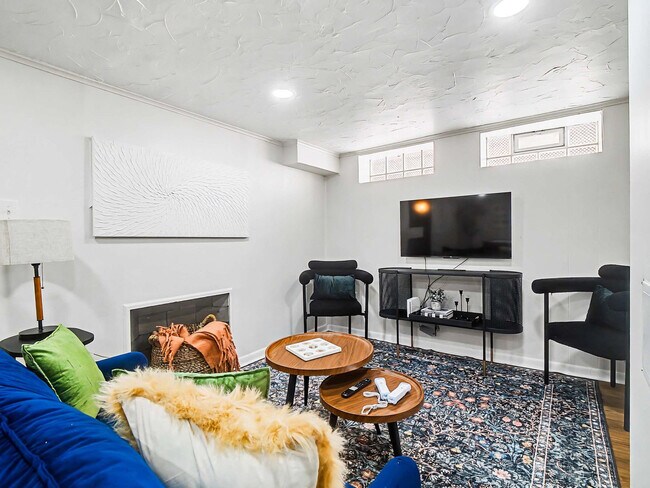 Building Photo - 5252 W 45th St