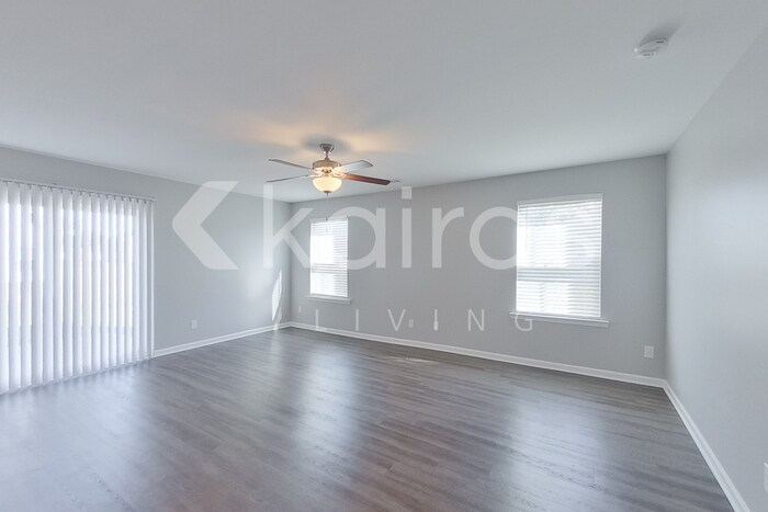 Building Photo - 210 Western Red Cedar Dr