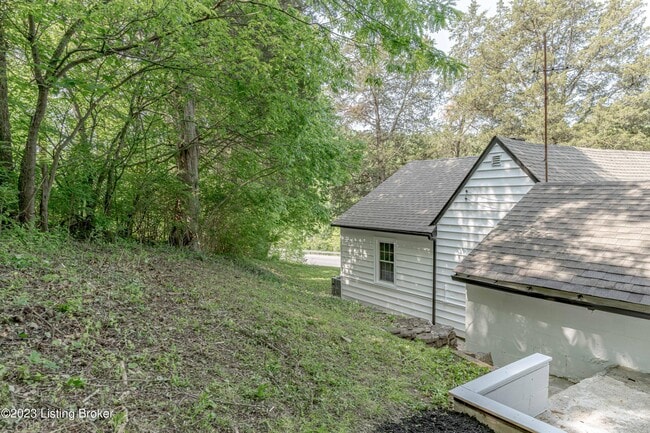 Building Photo - 1886 S Bardstown Rd