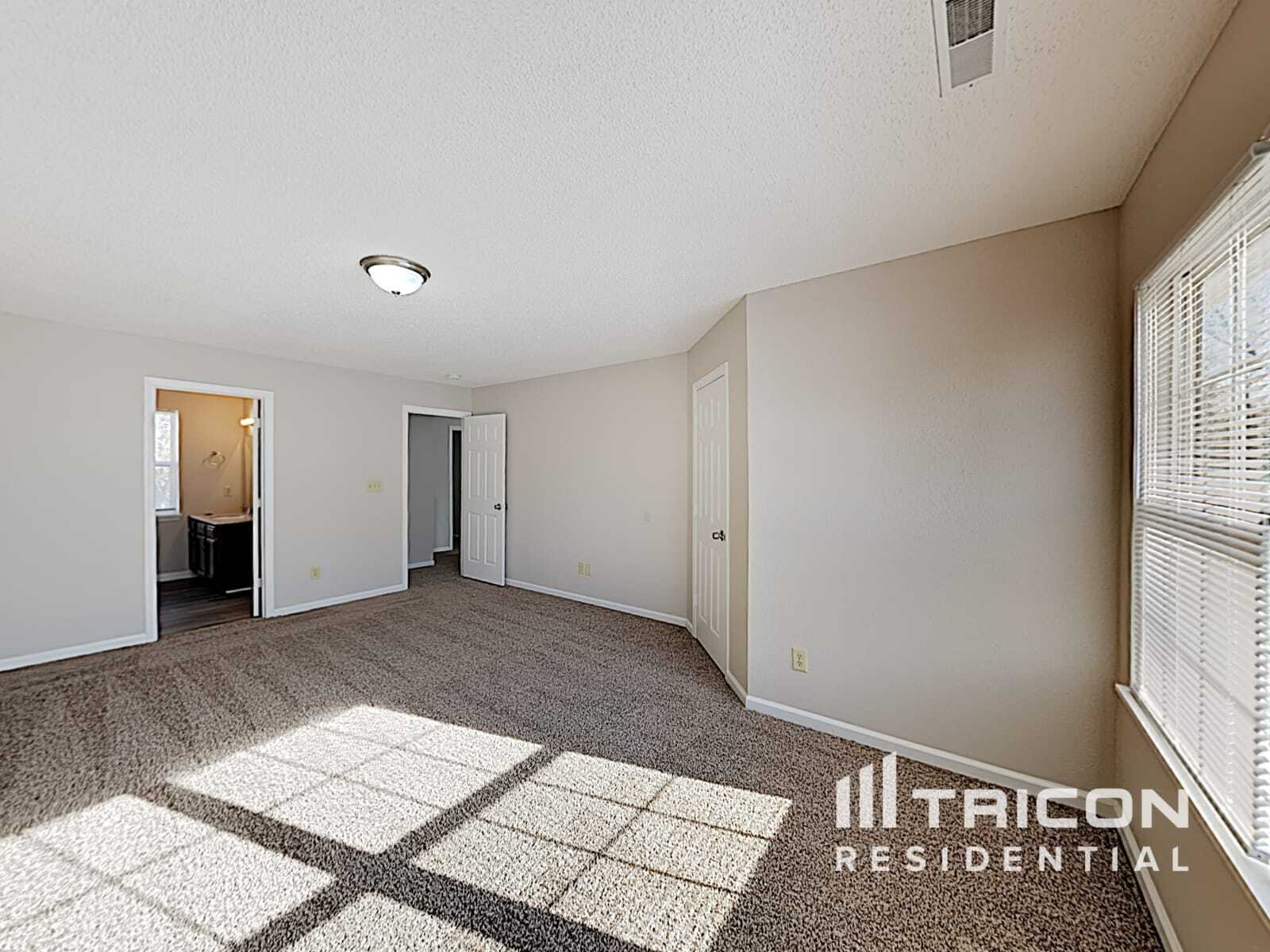 Building Photo - 10333 Liverpool Way