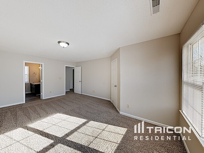 Building Photo - 10333 Liverpool Way