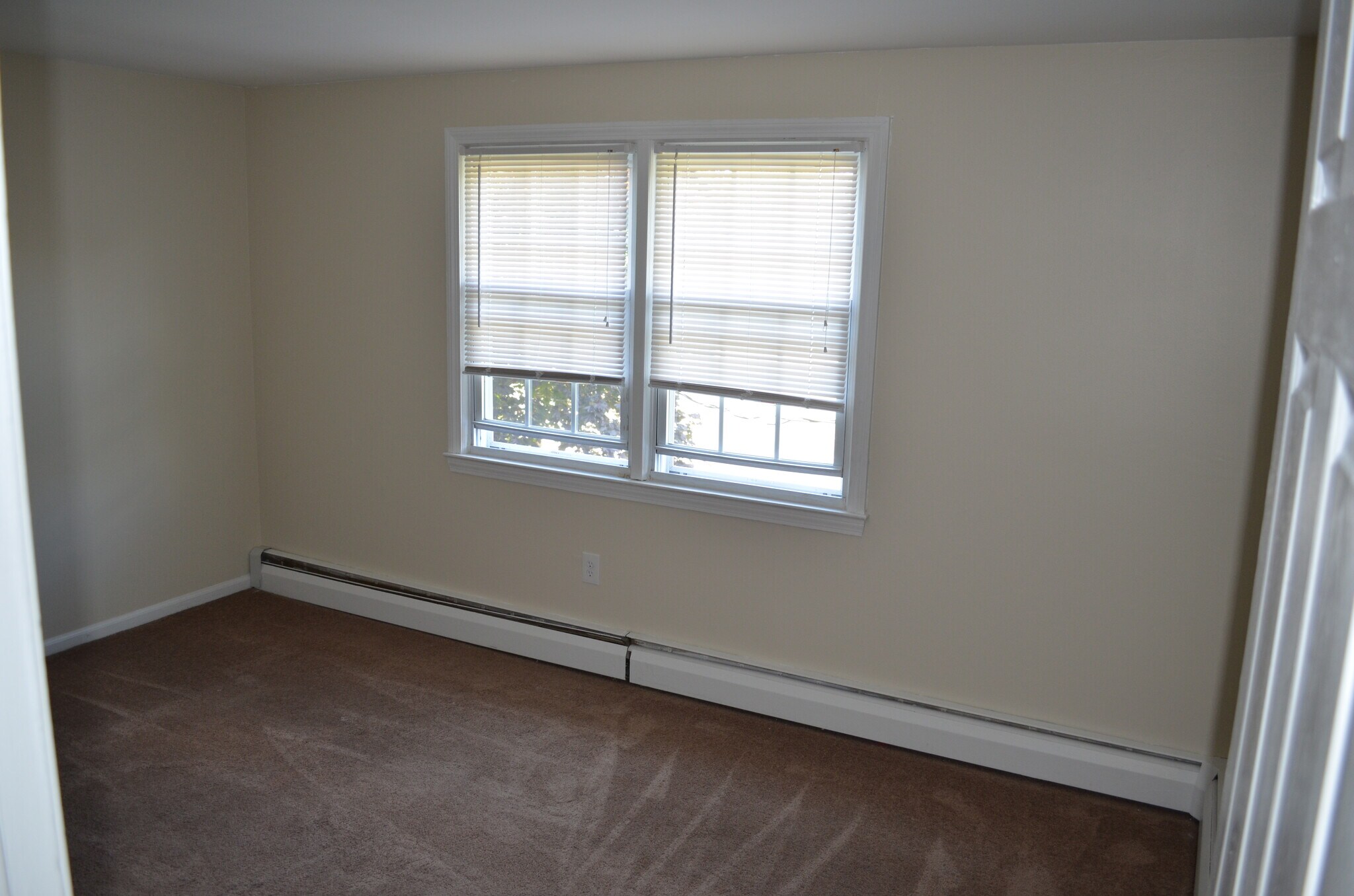 Building Photo - 13 Grandview Dr