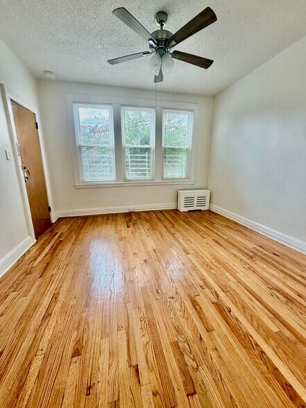 Building Photo - 2857 Dewey Ave