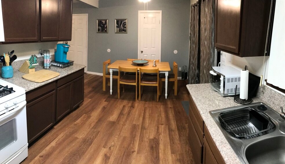 Building Photo - 6577 Desert Queen Ave