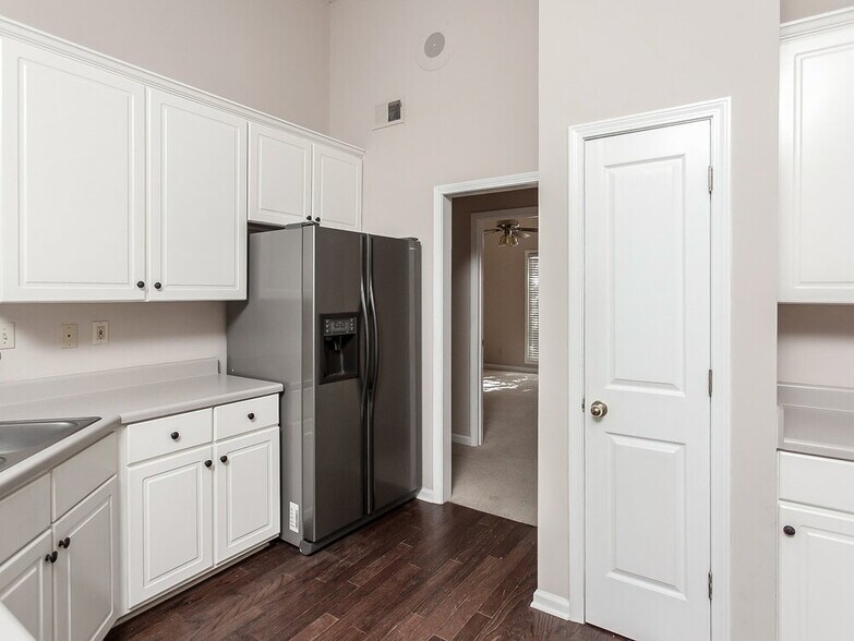 Building Photo - 2717 Twisted Oak Cove N