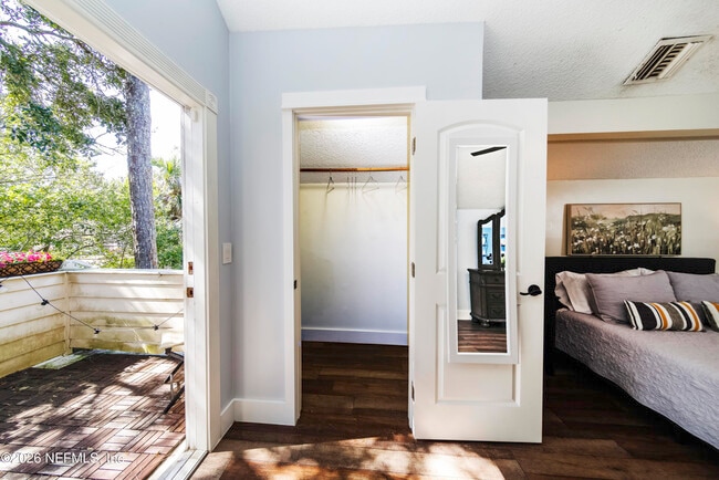 Building Photo - 506 Cali Dr