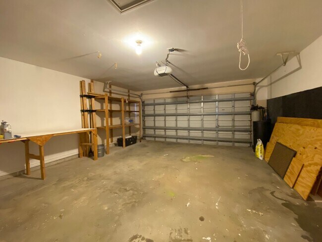 Building Photo - UPDATED 4 BEDROOM IN COQUINA BAY!