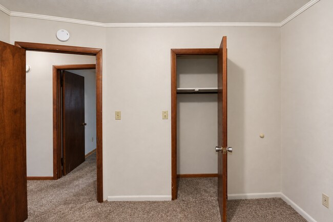 Building Photo - 297 Anderson Ln