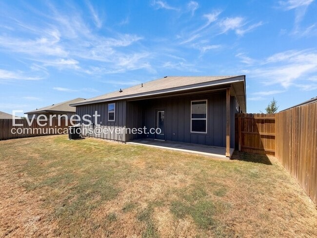 Building Photo - Limited Time Special Offer / 4 Bed, 3 Bath Home with Garage / Pet-Friendly / Vouchers Accepted / ...