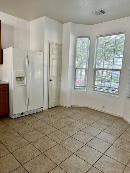 Building Photo - 29740 Sullivan Oaks Dr