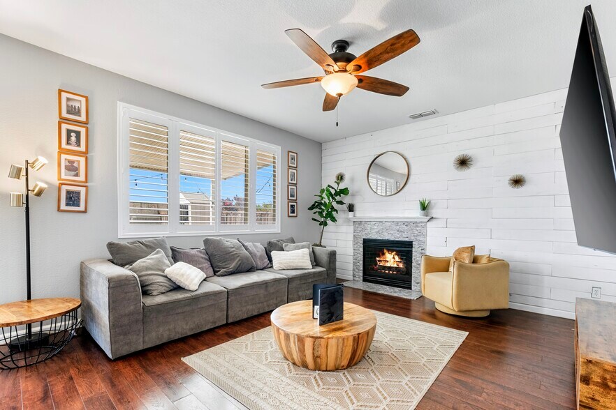 Main Living Room - 5006 Rowe Dr