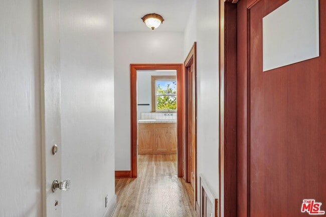 Building Photo - 5121 1/2 Eagle Rock Boulevard Unit B