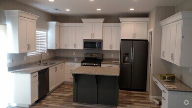 Building Photo - 3 Bedroom, 2.5 Bathroom Townhome Available...