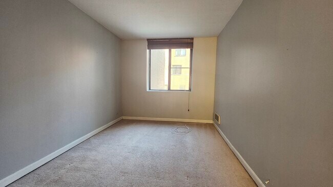 Building Photo - 1339 N Dearborn St