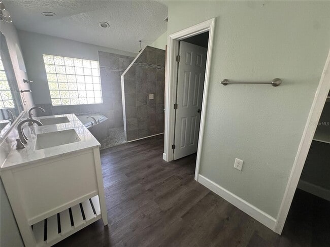 Building Photo - 10941 Mill Pond Way