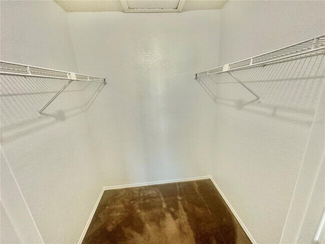 Building Photo - 2550 N Alafaya Trail