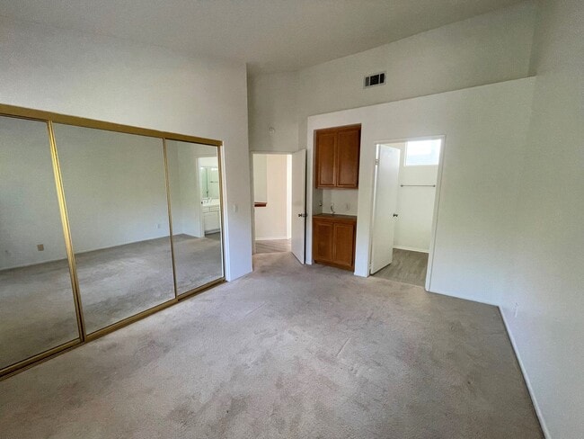 Building Photo - Desirable Cape Weston Condo