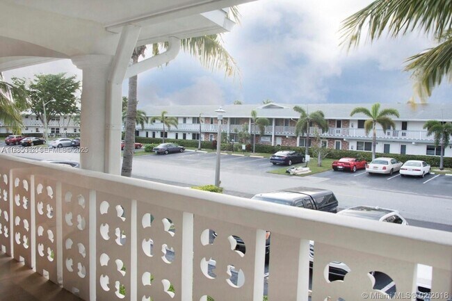 Building Photo - 801 Pine Dr