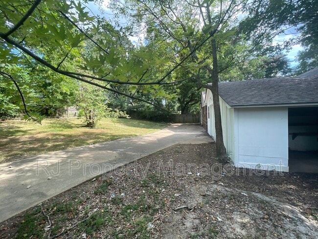 Building Photo - 9154 Haleville St