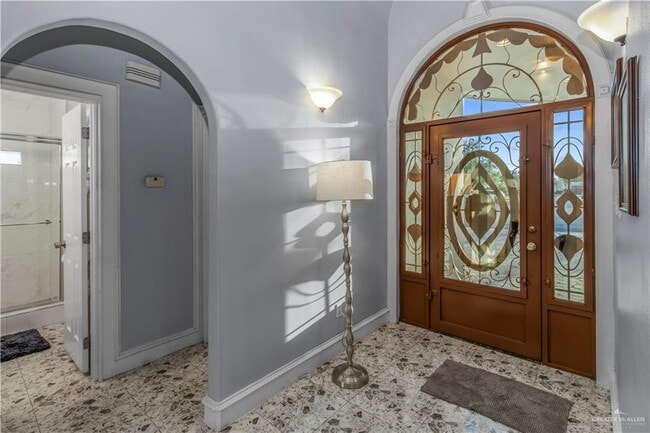 Building Photo - 20 Easy St