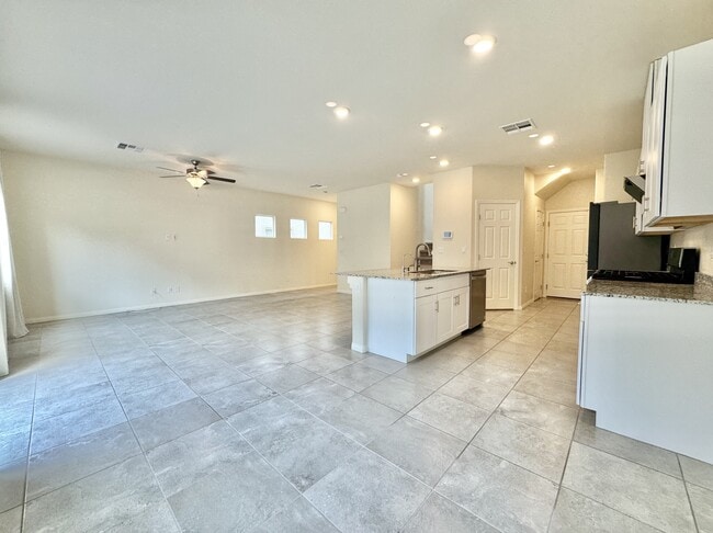 Building Photo - 9227 S Park St