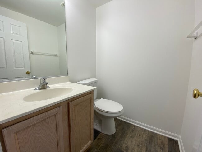 Building Photo - 1105 N Claremont Dr