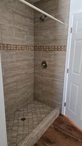 Building Photo - 6619 Daryn Dr