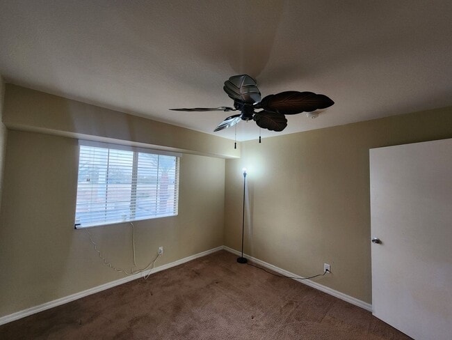 Building Photo - Modern Comfort in the Heart of Summerlin!