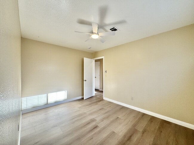 Building Photo - 1009 Torington Dr