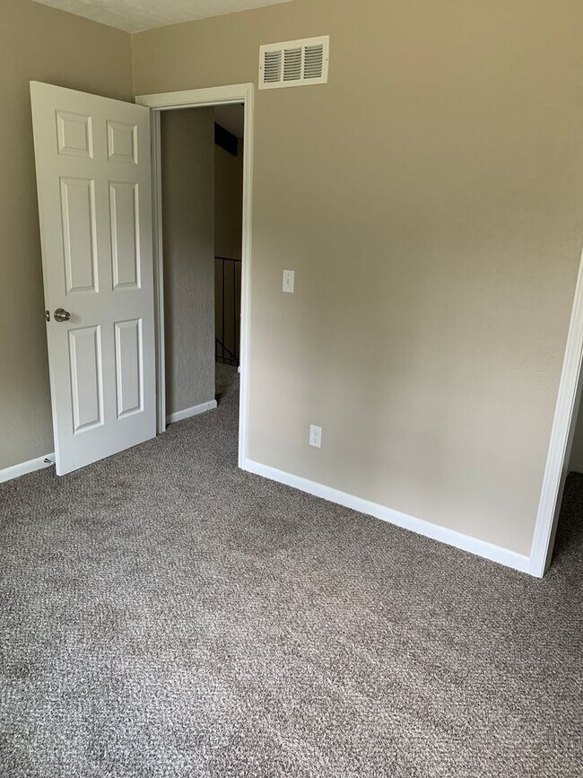 Building Photo - 4737 Javelin Dr